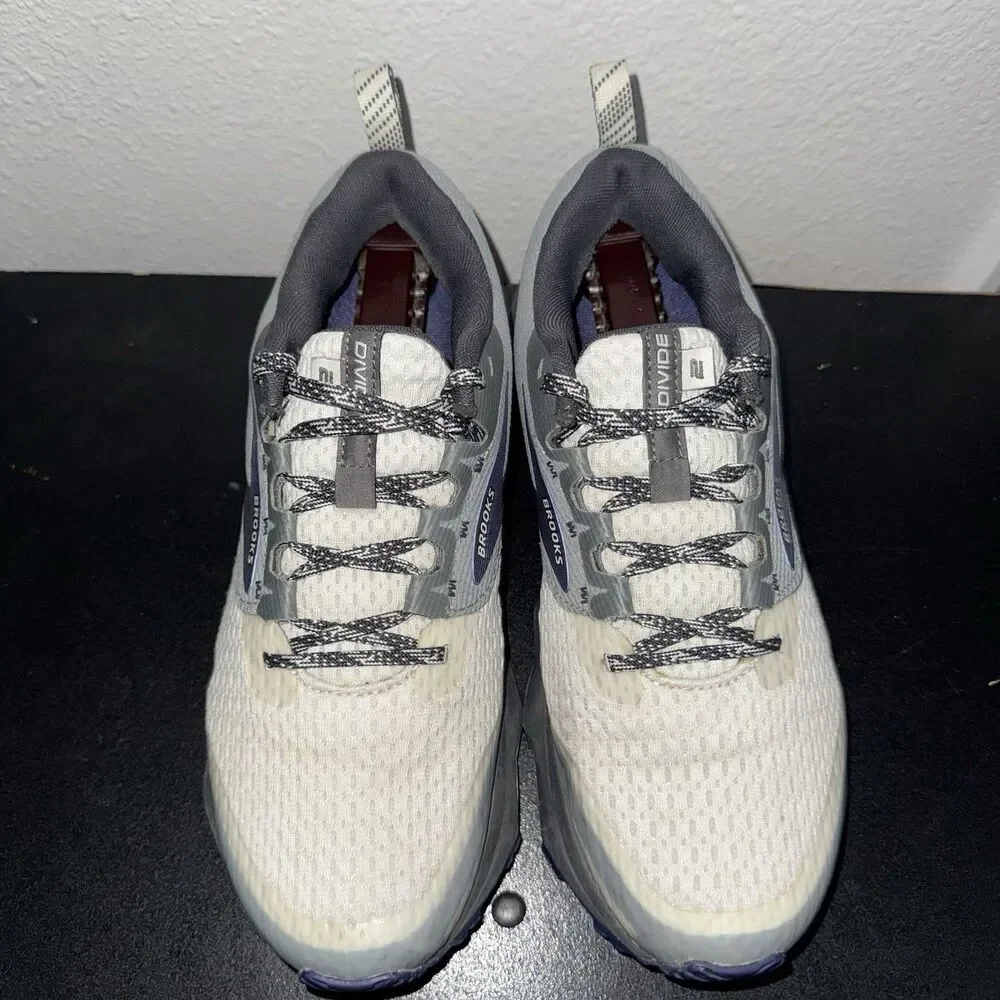 Brooks Womens Divide 2 1203421B042 Gray Running Shoes Sneakers Size 8.5 B